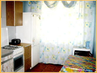 Трехкомнатная квартира посуточно в Волгограде Кухня